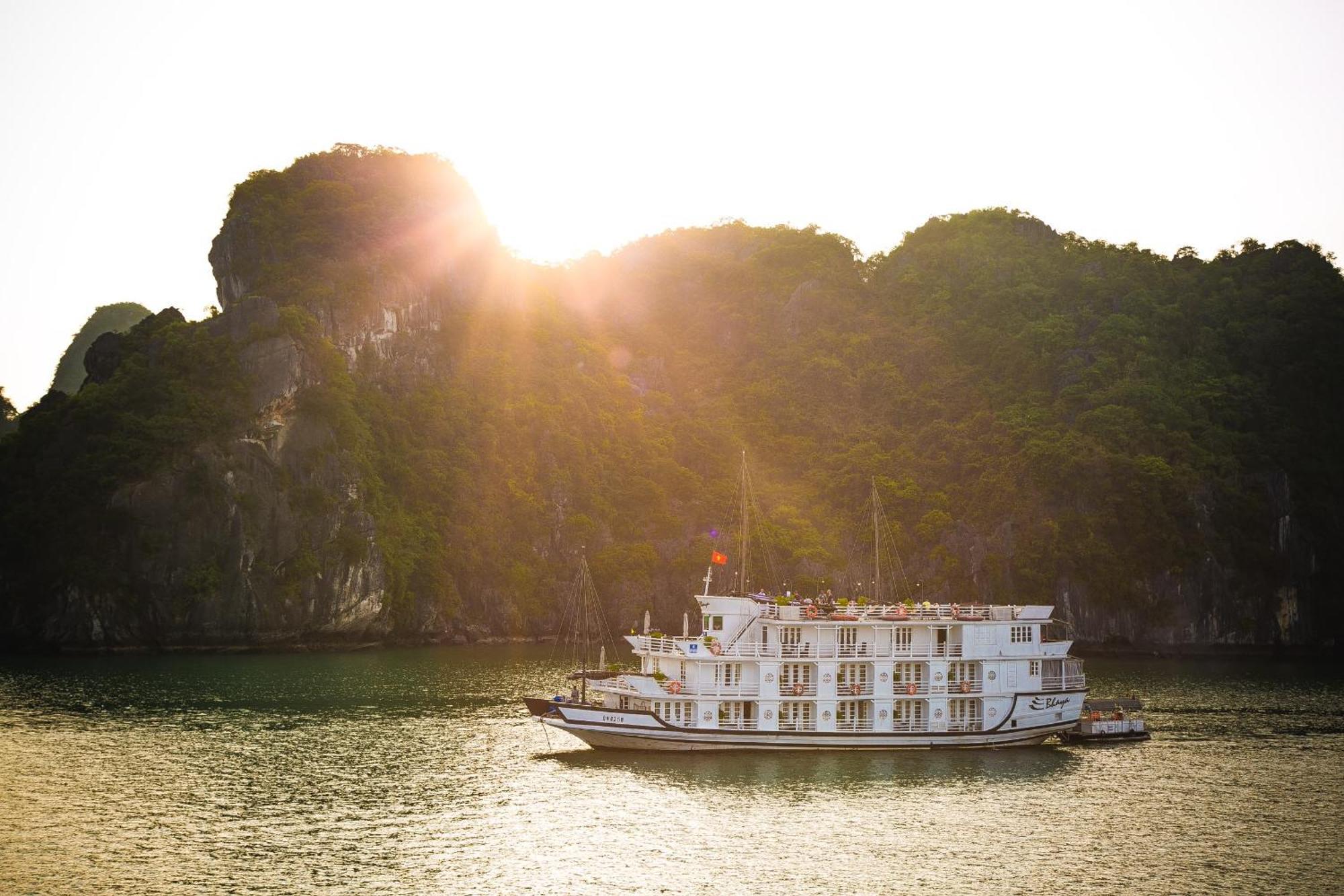 Le Journey Halong Bay Cruises Hotell Ha Long Exteriör bild